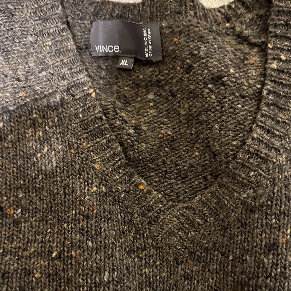 Vince Men's V-Neck Sweater in Dark Gray Speckle